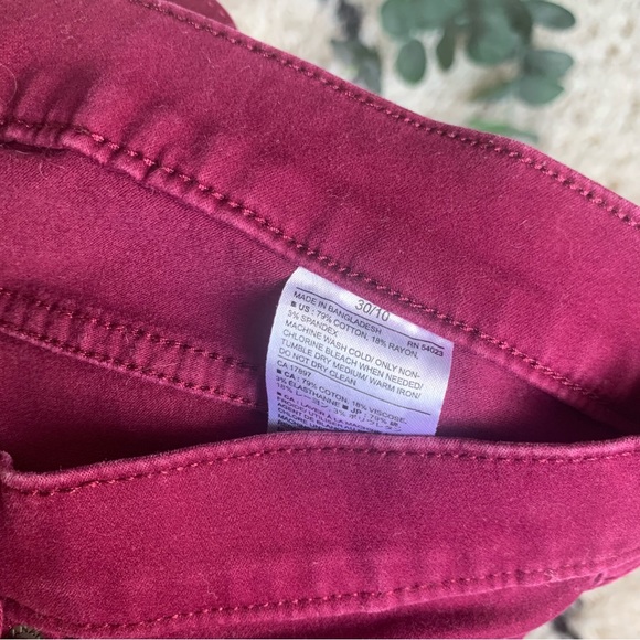 ❗️Sold❗️Banana Republic Velvety Soft Skinny Pants • Wine / Burgundy • Size 30/10 - Picture 6 of 7